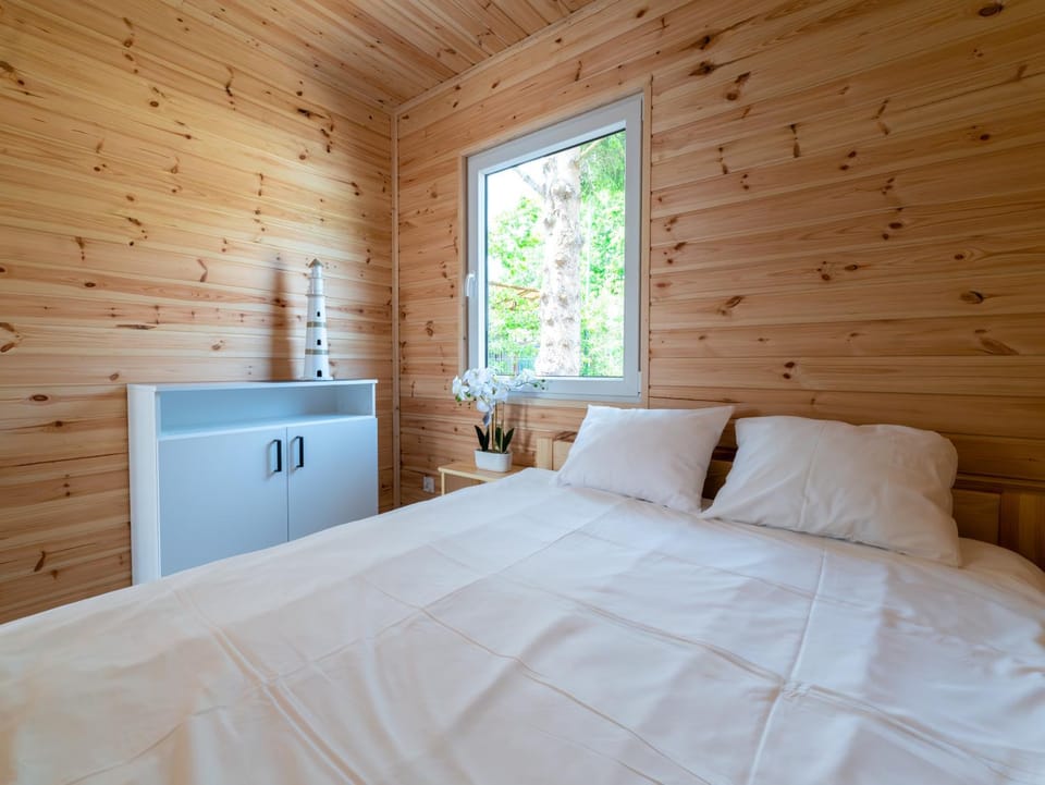 Bedroom, wardrobe