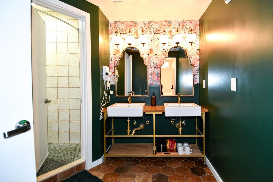 Shower, Bathroom, towels