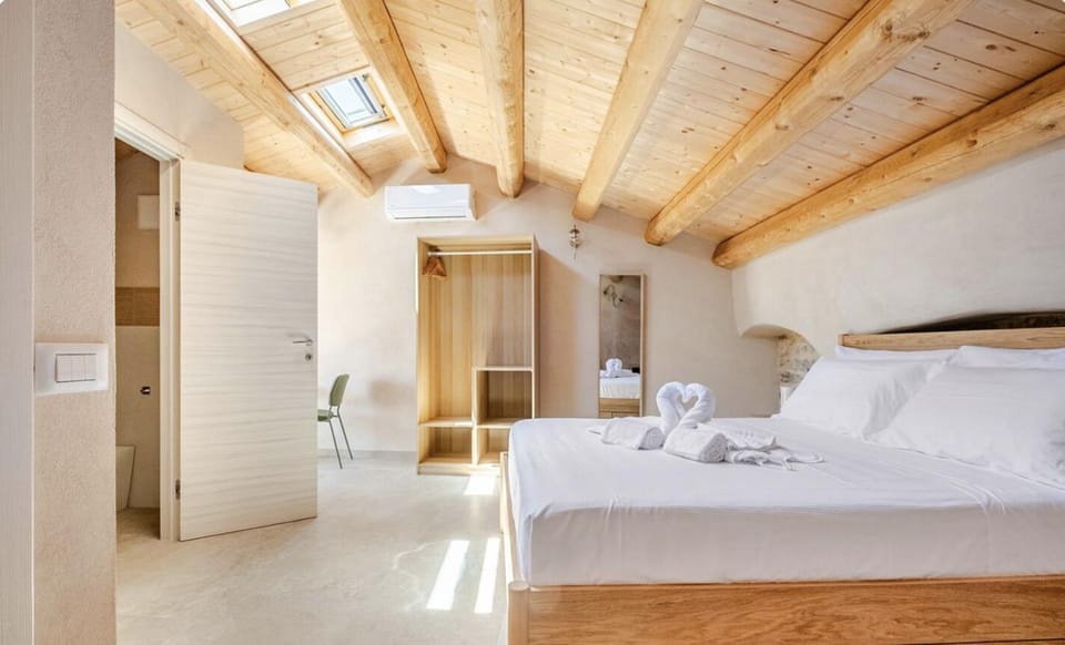 Bed, Photo of the whole room, Bedroom, towels, wardrobe