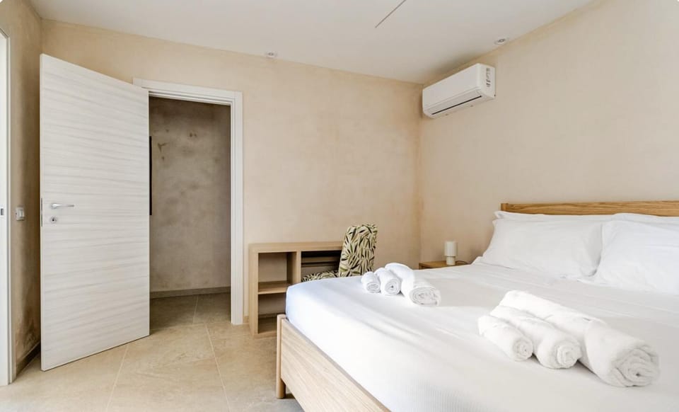 Bed, Photo of the whole room, Bedroom, towels, wardrobe, air conditioner