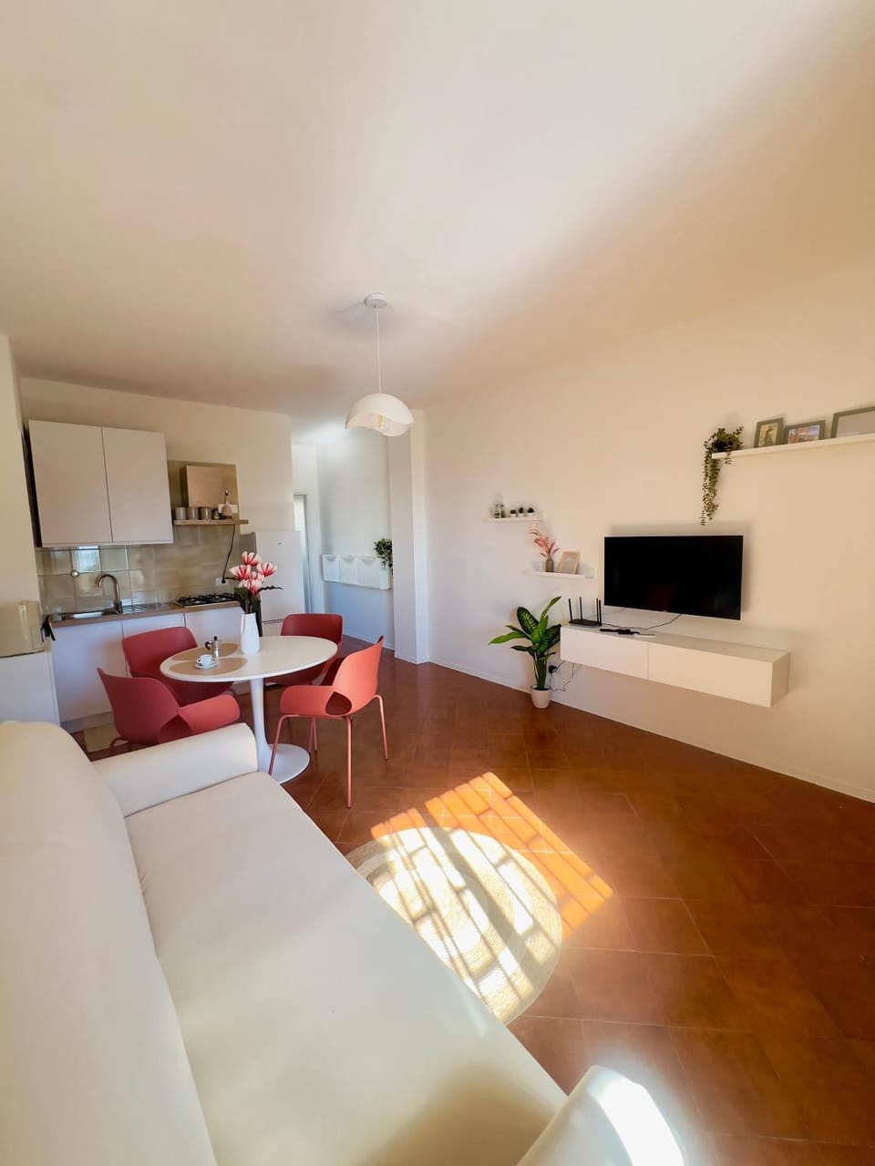 Communal lounge/ TV room, Bed, TV and multimedia, Kitchen or kitchenette, Living room, Photo of the whole room, Seating area, Bedroom