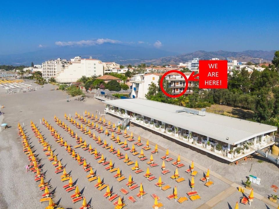 Property building, Day, Natural landscape, Beach, Beach, Street view