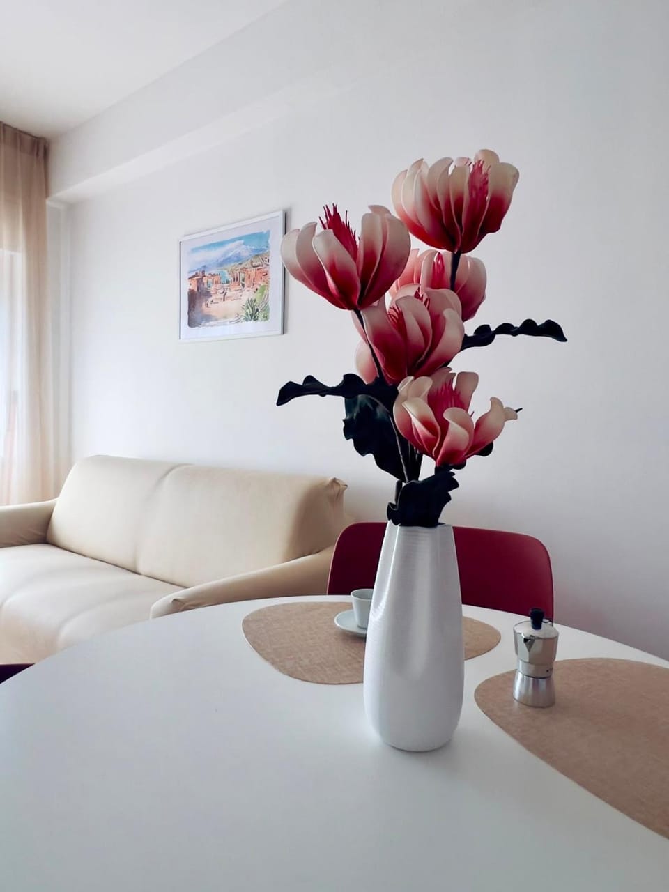 Day, Living room, Decorative detail, Decorative detail, Seating area