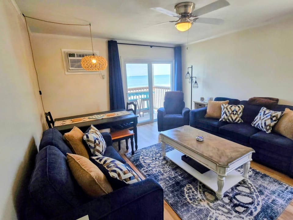 Steps to the Ocean! 219 House in North Topsail Beach