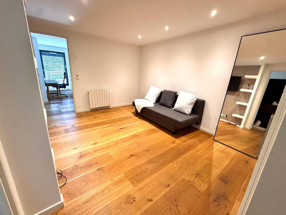 Sleeps 10 - Annecy 12 min - Geneva 30 min Villa in Haute-Savoie