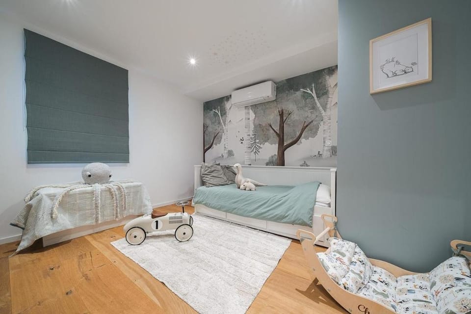 Sleeps 10 - Annecy 12 min - Geneva 30 min Villa in Haute-Savoie