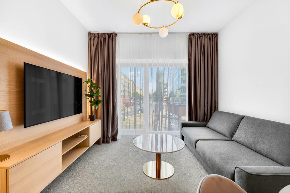 TV and multimedia, Living room, Seating area, Evening entertainment