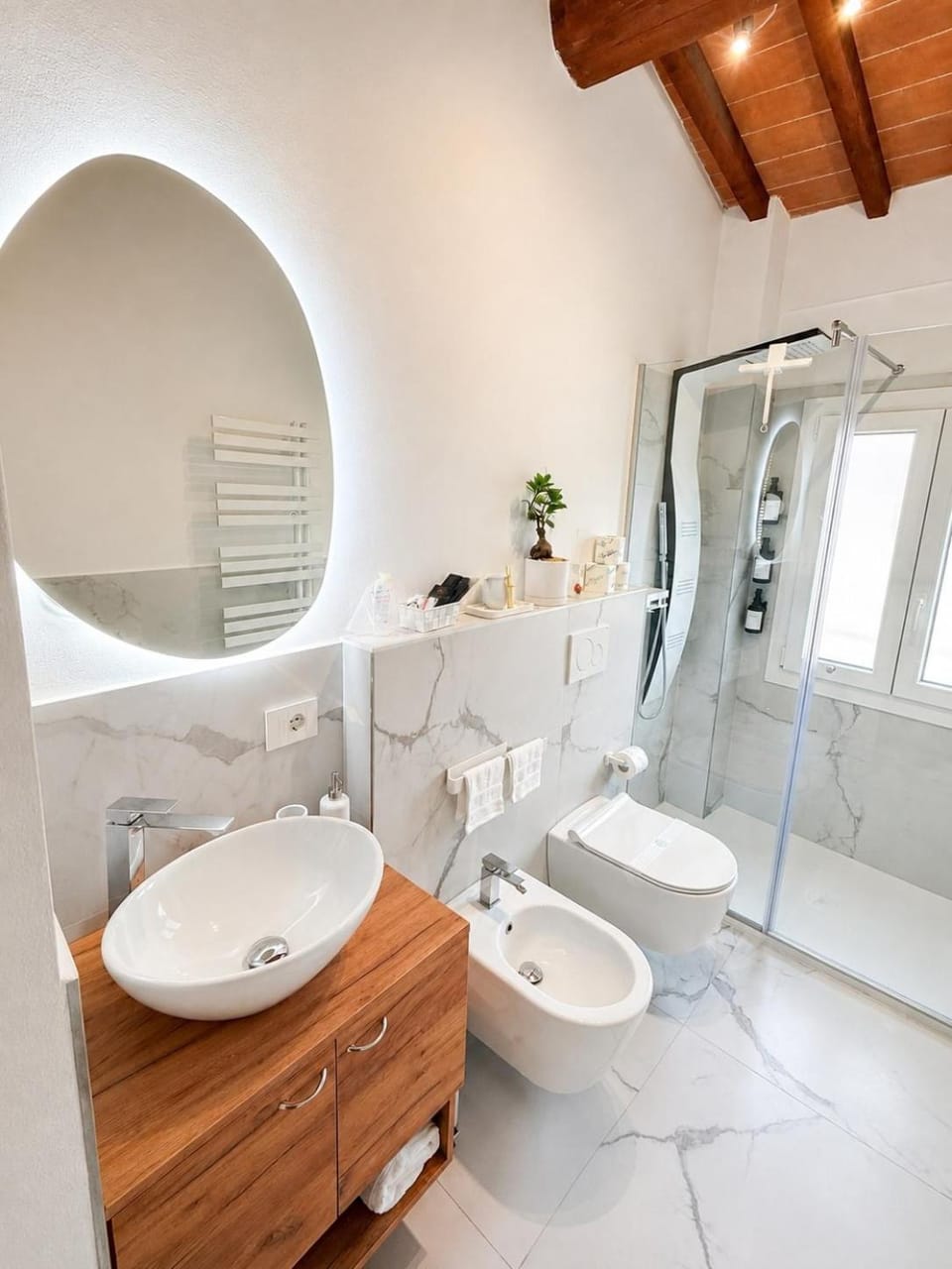 Shower, Toilet, Bathroom, bidet, towels