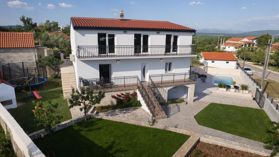 Property building, Balcony/Terrace