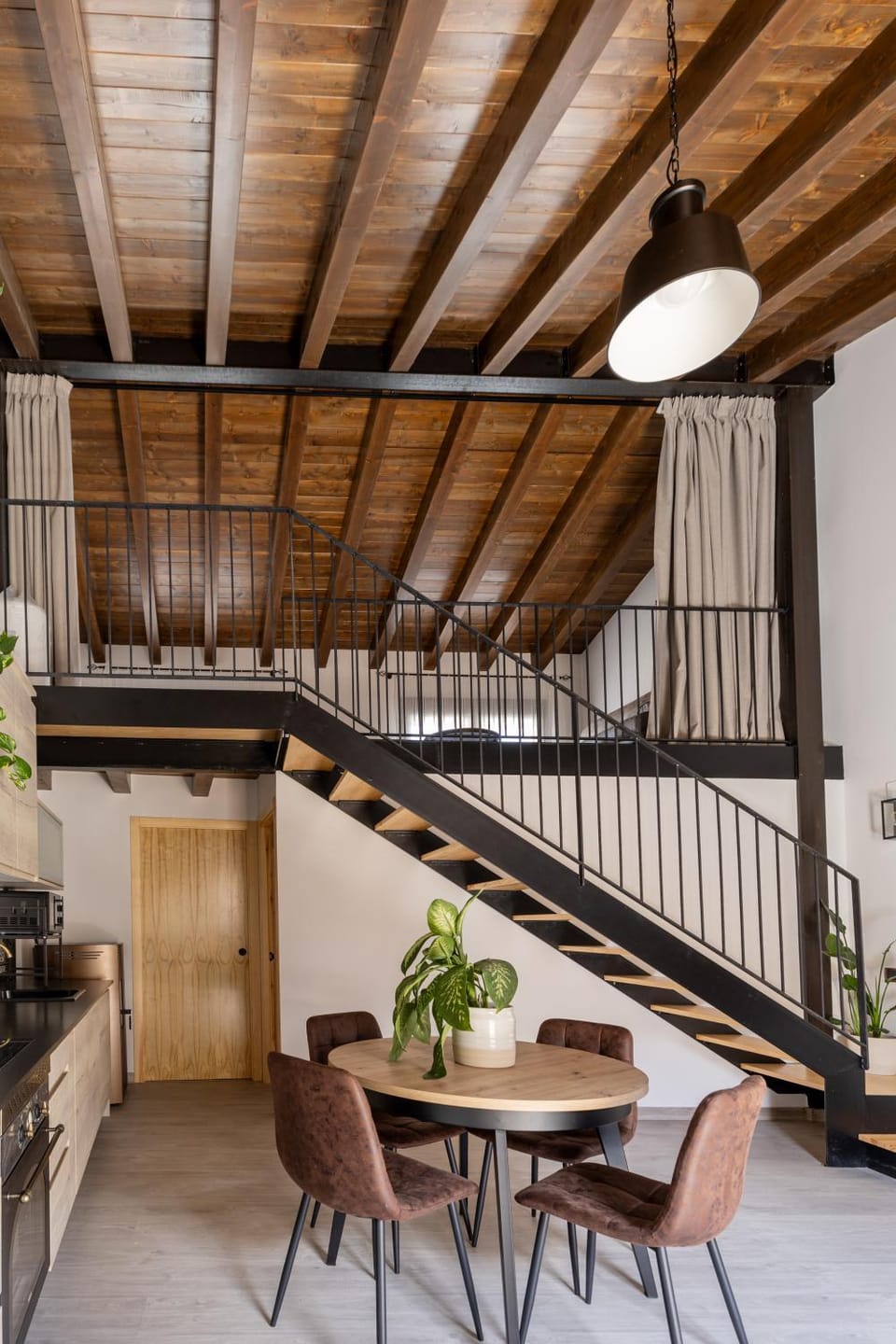 Kitchen or kitchenette, Living room, Seating area, Dining area