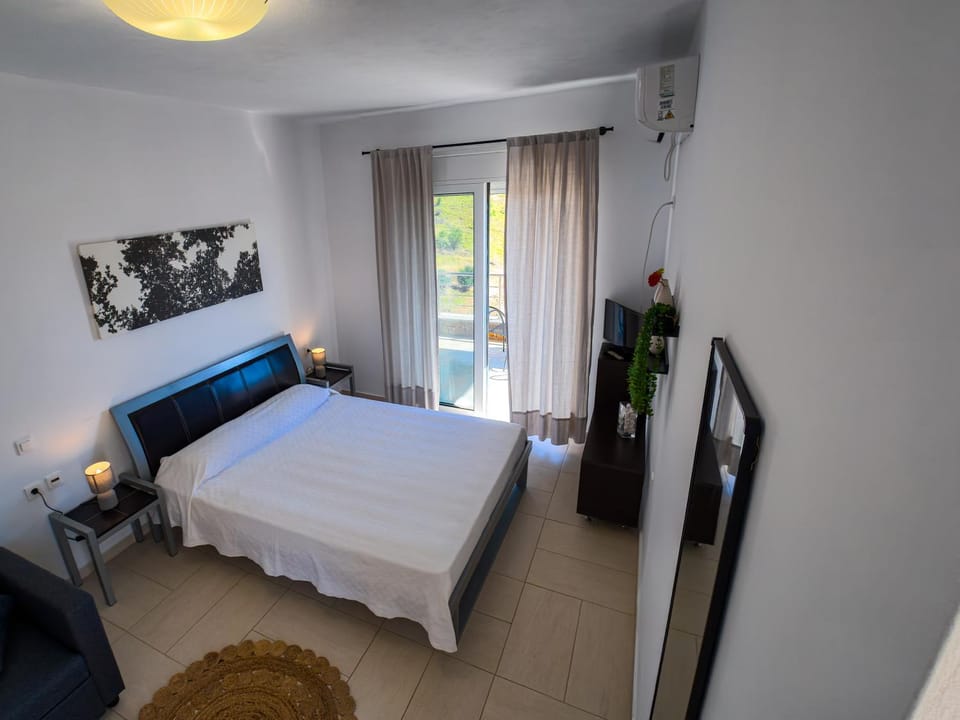 Bed, Photo of the whole room