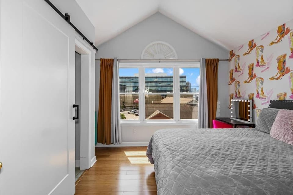Lainey's Loft by Stay Local Nashville House in Nashville