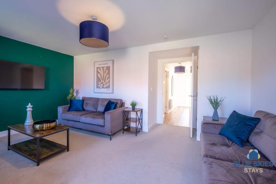 Jacob House by Blue Skies Stays House in Middlesbrough