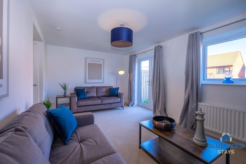 Jacob House by Blue Skies Stays House in Middlesbrough