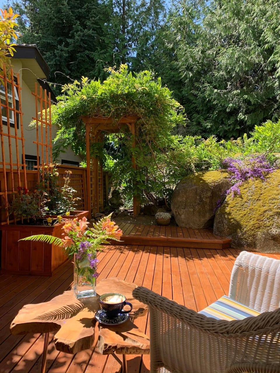 Mountain and Ocean Views Art Deco House House in West Vancouver