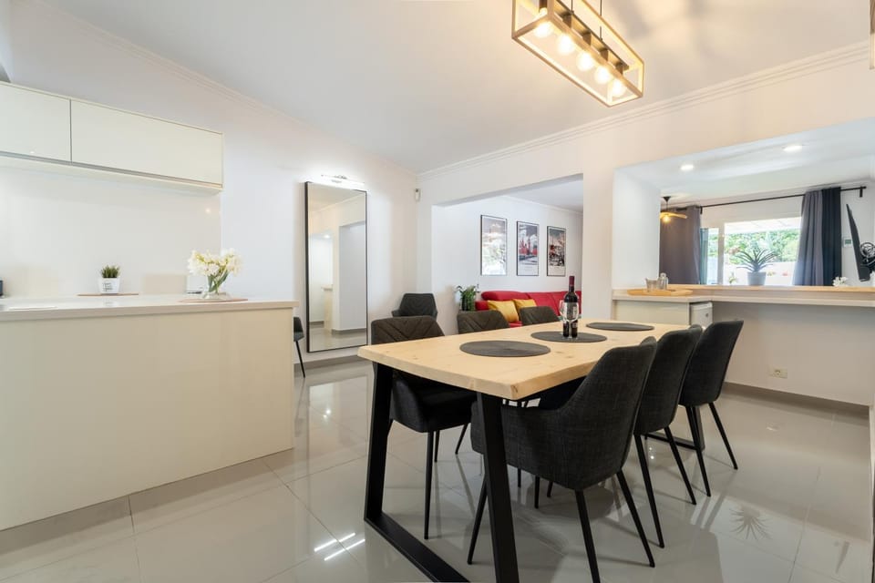 Kitchen or kitchenette, Living room, Dining area