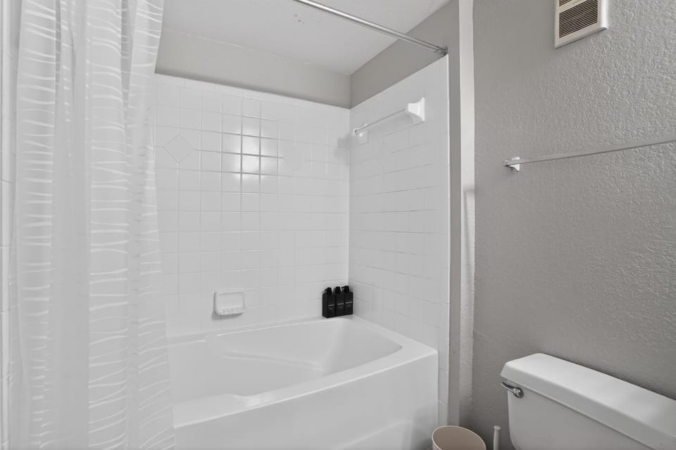 Contemporary 2BR in Prime Orlando Apartment in Orlando