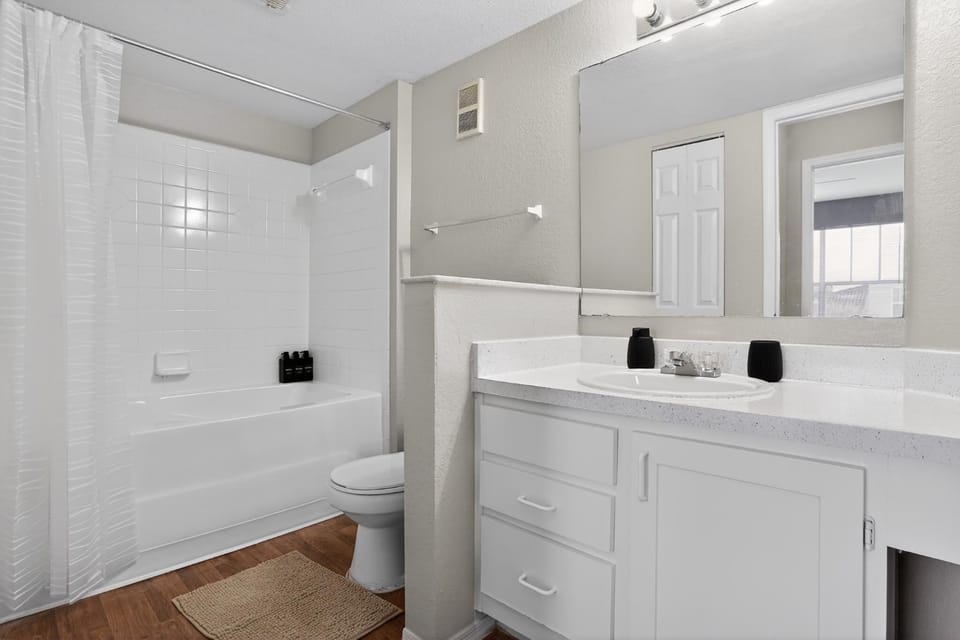 Contemporary 2BR in Prime Orlando Apartment in Orlando