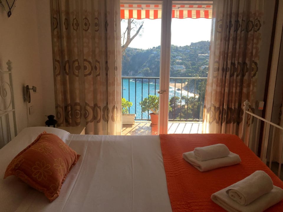 Bed, Bedroom, Sea view