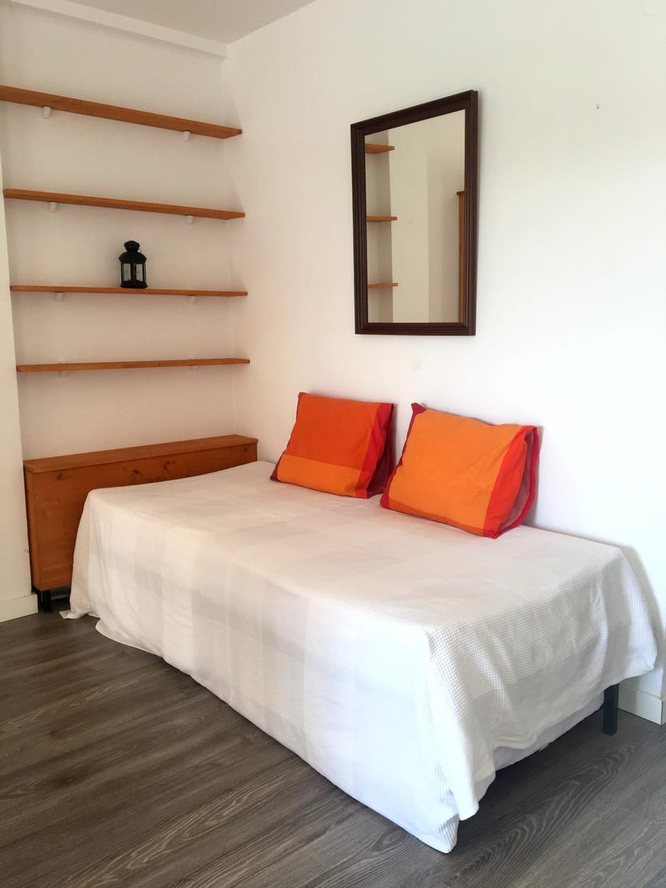 Bed, Living room