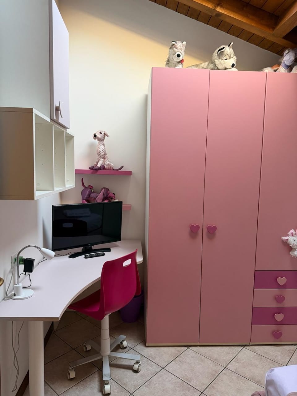 TV and multimedia, wardrobe
