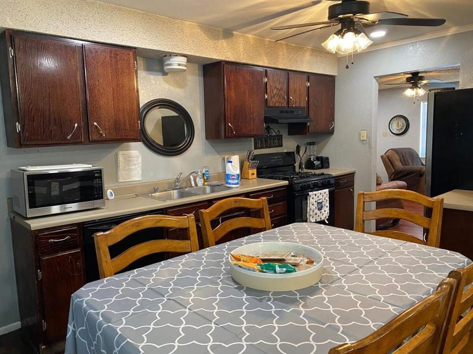 Midland Friendly Game Room Home House in Midland