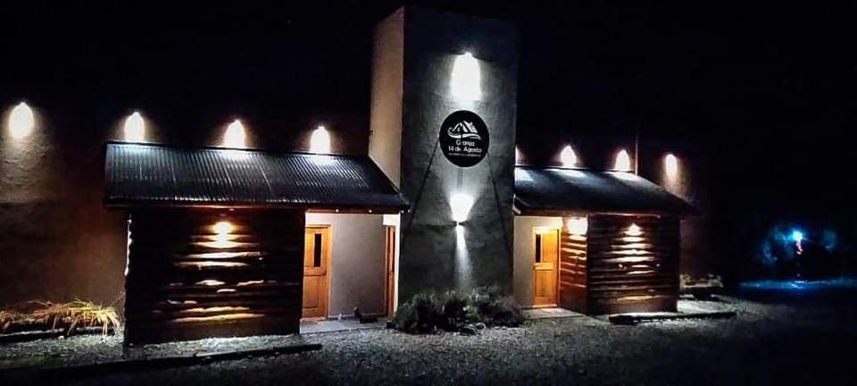 Granja 14 de Agosto-VENTANA House in San Carlos Bariloche