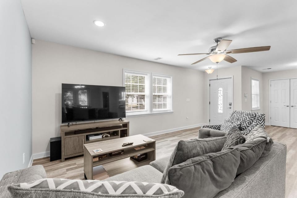 TV and multimedia, Living room, Seating area
