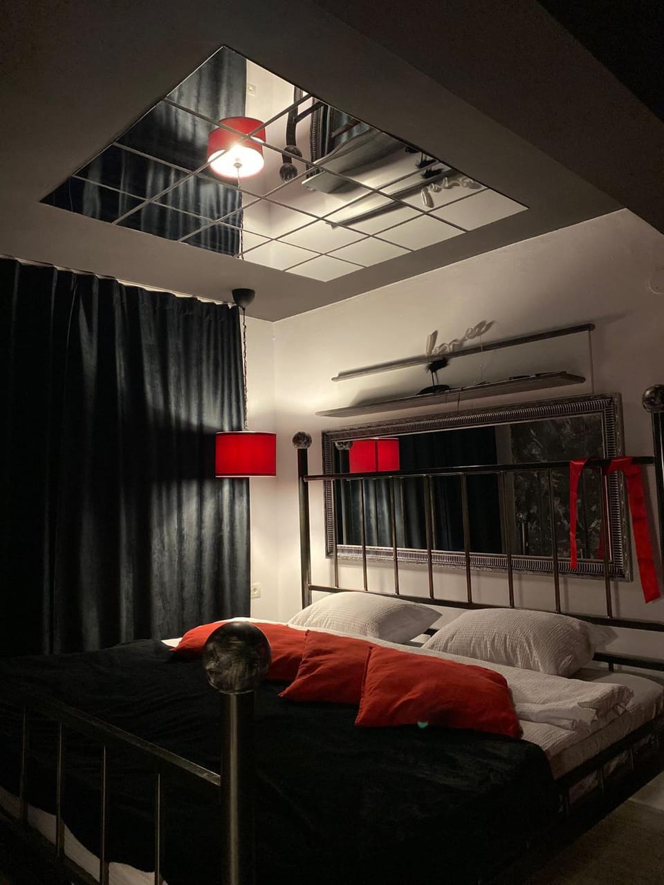 The secret room Apartment in Romania