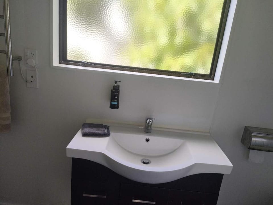1 Double and 1 Sofa Beds Garden Chalet Chalet in Auckland