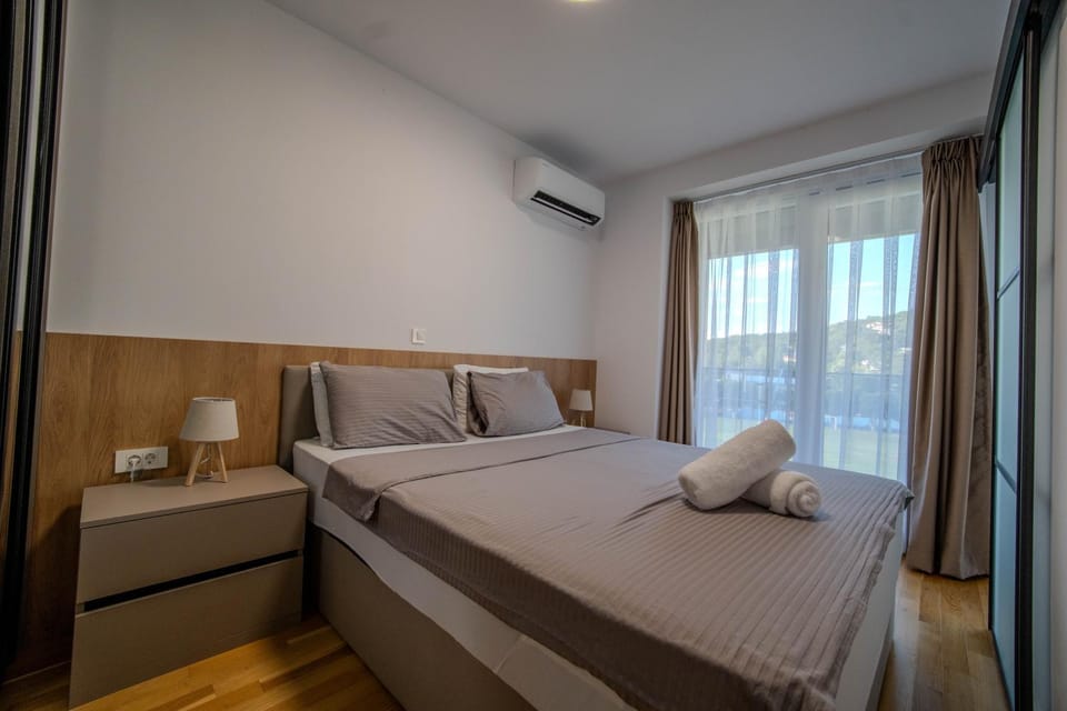 Vik Lakefront Oasis - Beachfront Apartment with Sunset Balcony & Elevator Apartment in Municipality of Ohrid, North Macedonia