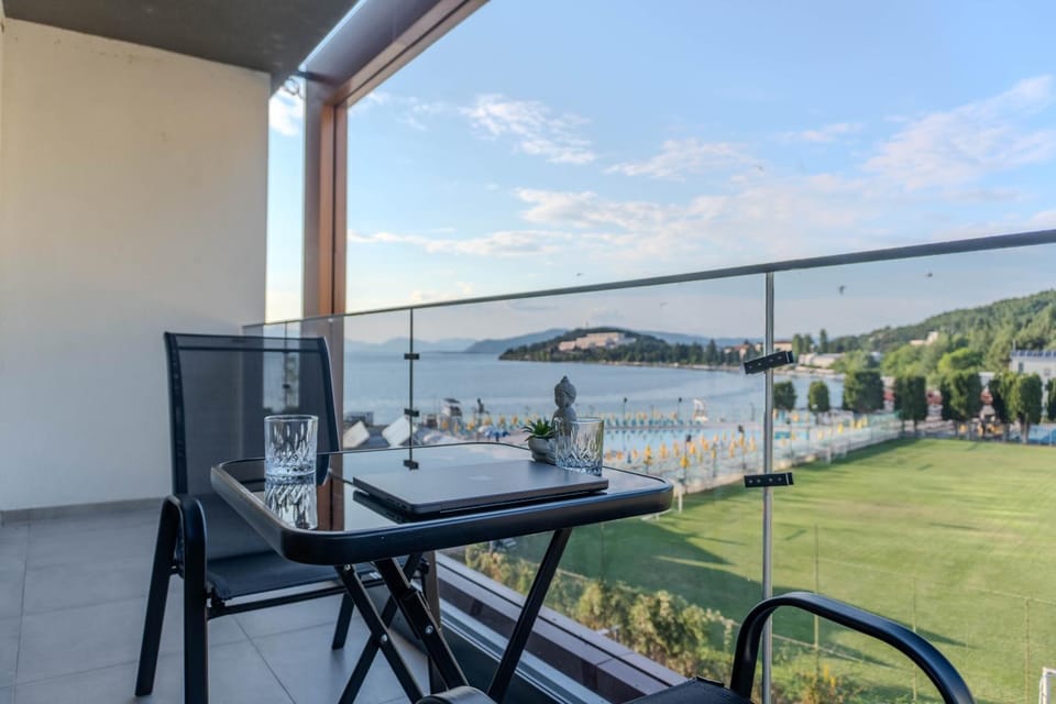 Vik Lakefront Oasis - Beachfront Apartment with Sunset Balcony & Elevator Apartment in Municipality of Ohrid, North Macedonia