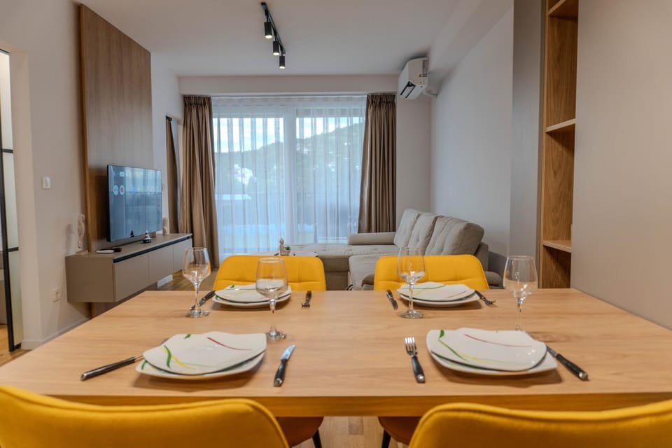 Kitchen or kitchenette, Living room, Seating area, air conditioner