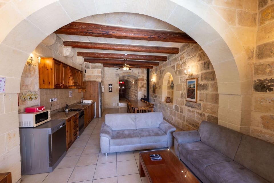 Xaghra 5BDR Farmhouse with Pool by PMI Malta House in Malta