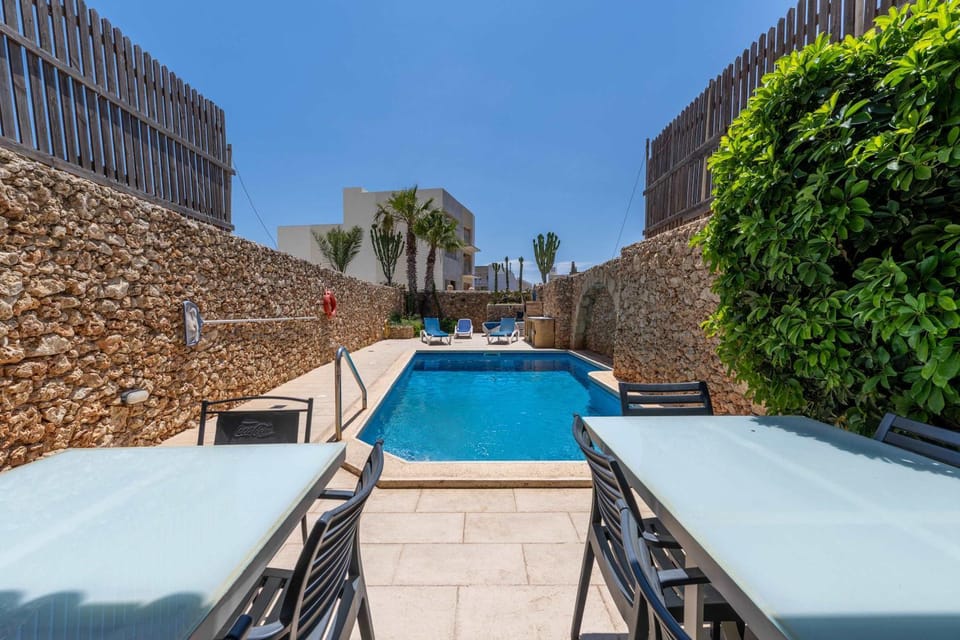 Xaghra 5BDR Farmhouse with Pool by PMI Malta House in Malta