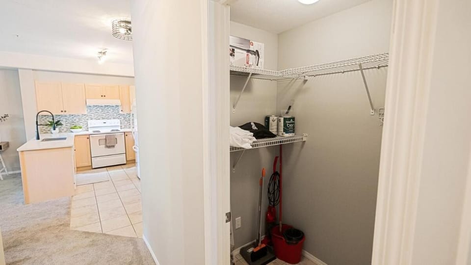 Mountain View Condo | Pool, Hot Tub & Golf Nearby 1207 Apartment in Kelowna