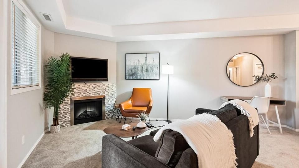 Mountain View Condo | Pool, Hot Tub & Golf Nearby 1207 Apartment in Kelowna