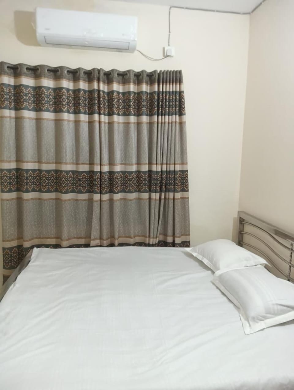 Bed, Bedroom, air conditioner