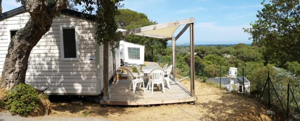 Camping les Lauriers Roses Campground/ 
RV Resort in Roquebrune-sur-Argens