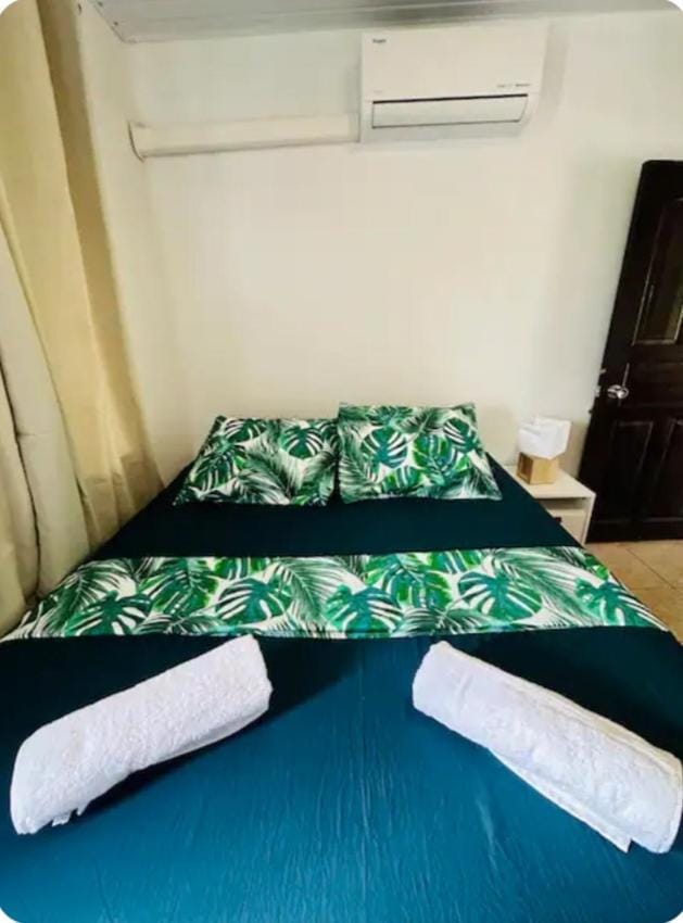Bed, Bedroom, towels, air conditioner