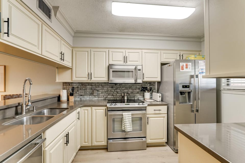 500 Ft to the Beach, Quiet West End, Near 30A House in Laguna Beach