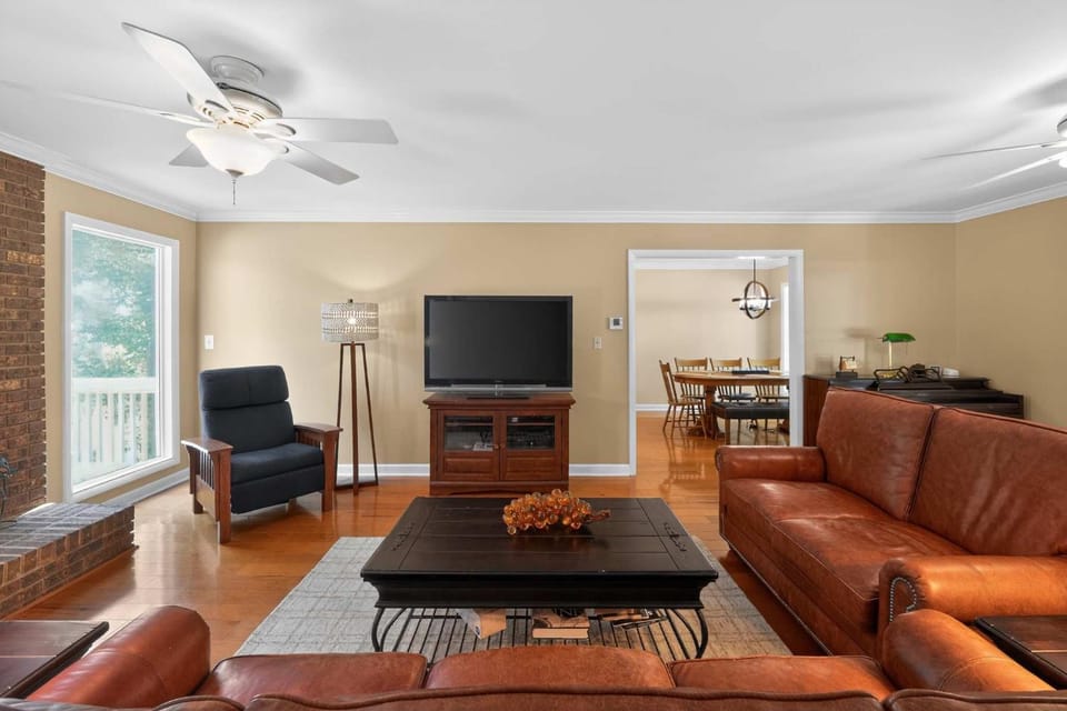 Spacious 4 BR Retreat near Lake Norman with deck House in Westport