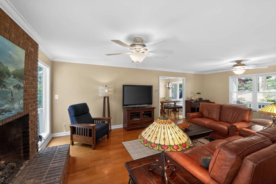 Spacious 4 BR Retreat near Lake Norman with deck House in Westport