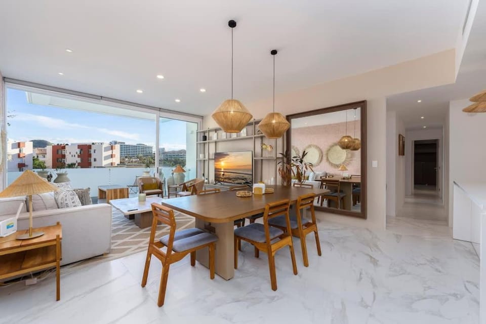 3BR Apartment Beach & Dining Steps Away House in Cabo San Lucas