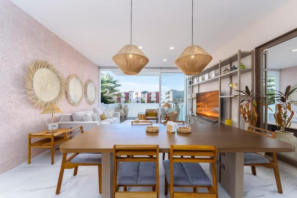 3BR Apartment Beach & Dining Steps Away House in Cabo San Lucas