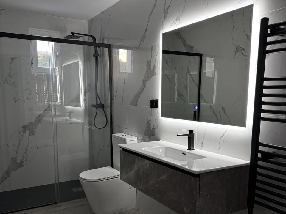 Shower, Toilet, Bathroom