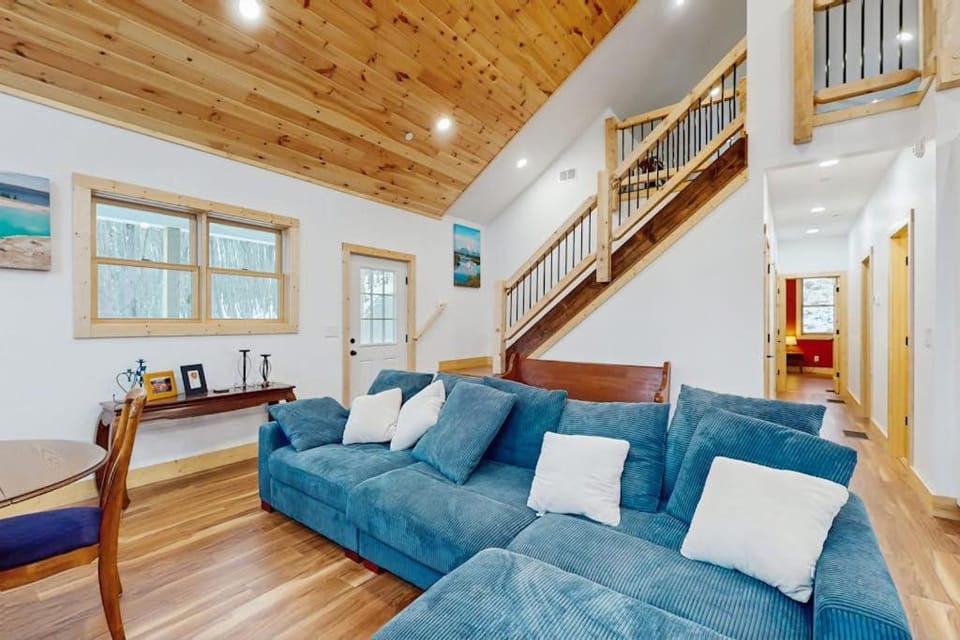 Wind in the Trees House in McHenry