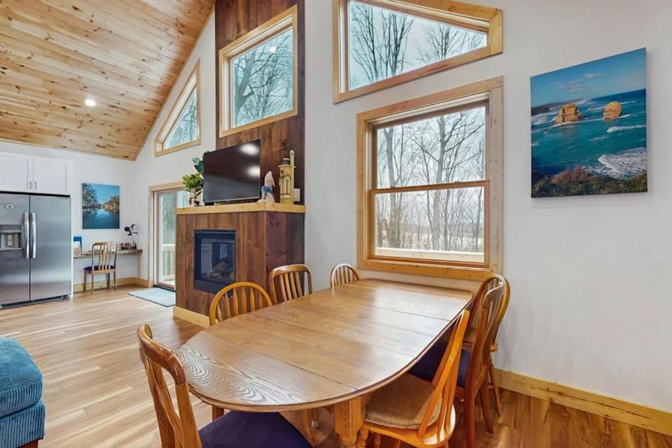 Wind in the Trees House in McHenry