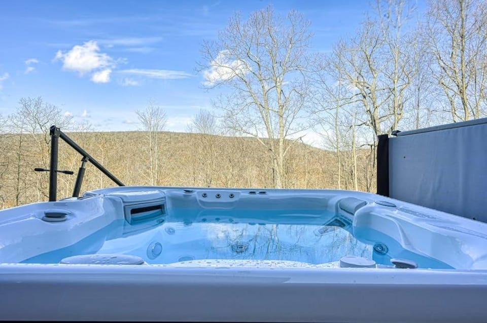 Curb-Free Chalet Chalet in Deep Creek Lake