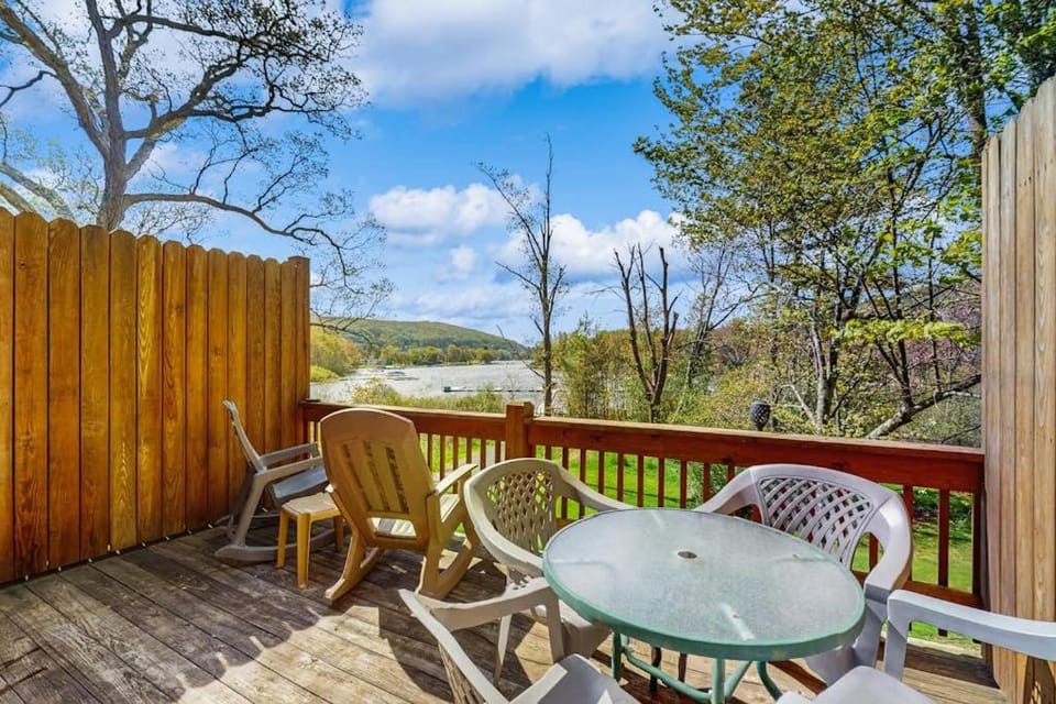 Ski Cove #2 House in McHenry
